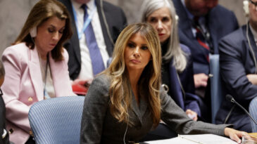 İran'da okula d&uuml;zenlenen saldırının g&ouml;lgesinde Melania Trump'tan tartışma yaratan konuşma