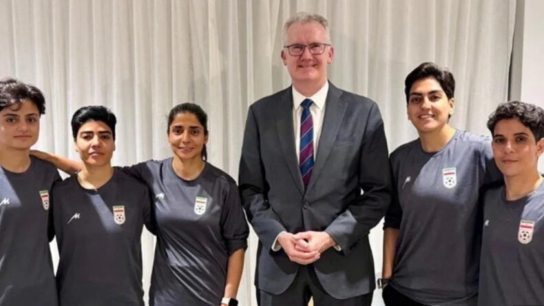 İran'dan iltica eden kadın futbolculara &ccedil;ağrı