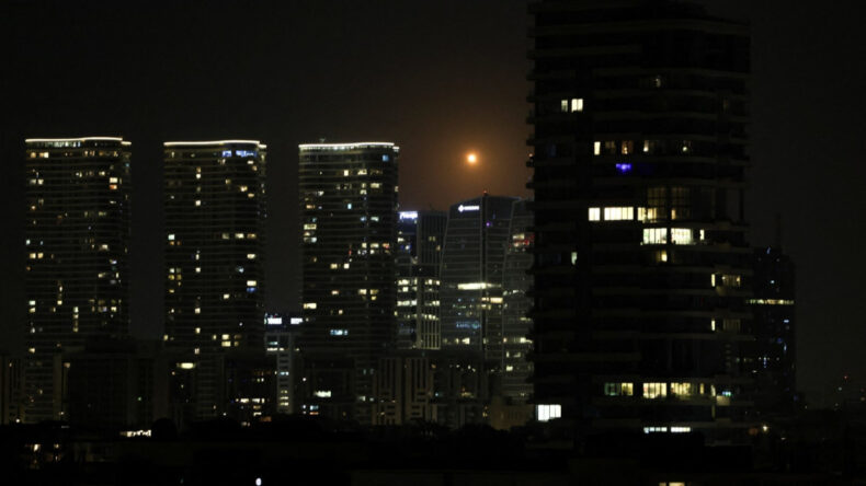 İran'dan Laricani Misillemesi: İsrail Misket Başlıklı F&uuml;zelerle Vuruldu, &Ouml;lenler Var