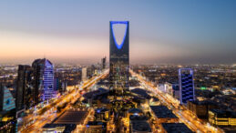 İran'dan sivillere uyarı: O yerlerden uzak durun!