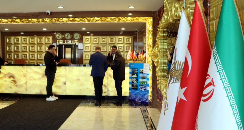 İranlılar d&ouml;n&uuml;yor: Oteller boş kaldı