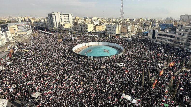İranlılar M&uuml;cteba Hamaney i&ccedil;in sokağa &ccedil;ıktı