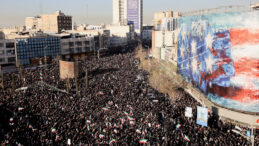 İranlılar Tahran'da H&uuml;z&uuml;nle Anma T&ouml;reni D&uuml;zenledi