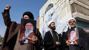 İsrail: Hamaney'in sığınağını 50 jetle vurduk