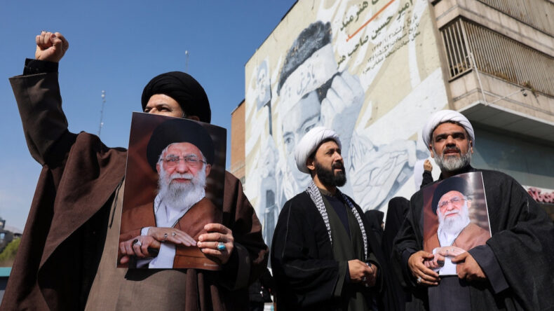 İsrail: Hamaney'in sığınağını 50 jetle vurduk