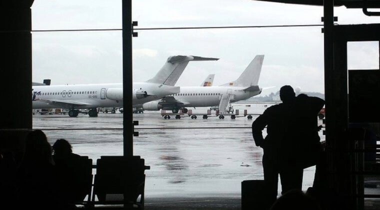 İsrail, kapattığı hava sahasını kademeli olarak a&ccedil;ma kararı aldı