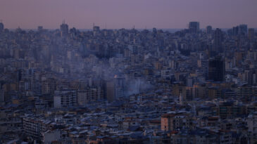 İsrail ordusu şehir merkezindeki binaya saldırdı