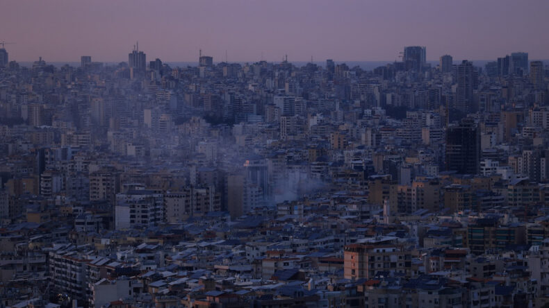 İsrail ordusu şehir merkezindeki binaya saldırdı