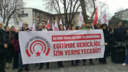 İstanbul İl Milli Eğitim M&uuml;d&uuml;rl&uuml;ğ&uuml; &ouml;n&uuml;nde Fatma Nur &Ccedil;elik eylemi