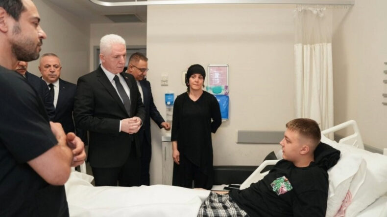 İstanbul Valisi, Çekmeköy’de lisede bıçaklanan öğrenciyi ziyaret etti