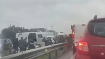 İstanbul'da Midib&uuml;s Devrildi: &Ouml;l&uuml; ve Yaralılar Var