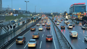 İstanbul'da Trafik Fel&ccedil; Oldu