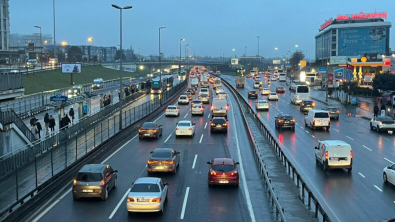 İstanbul'da Trafik Felç Oldu