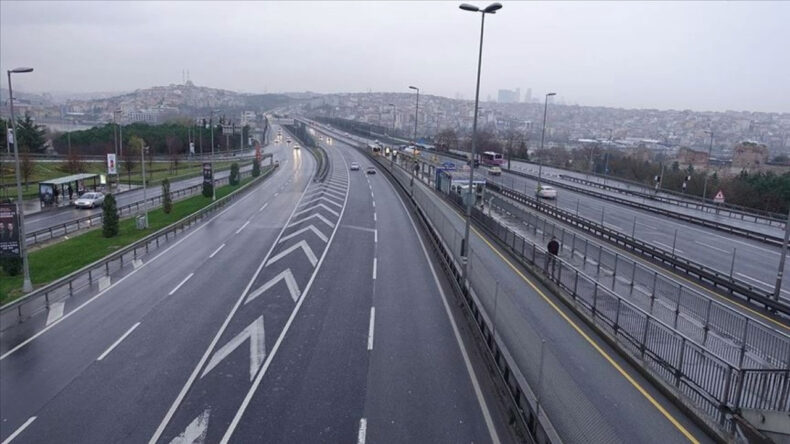 İstanbul&rsquo;da bayram sabahı yollar boş kaldı