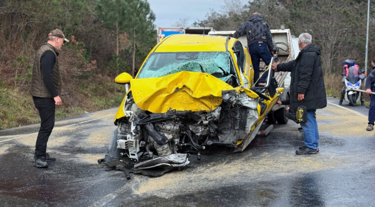 İstanbul&rsquo;da Feci Kaza: &Ouml;l&uuml; ve Yaralılar Var