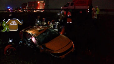 İstanbul&rsquo;da sabah saatlerinde facia: Taksi su kanalına u&ccedil;tu, 3 &ouml;l&uuml;