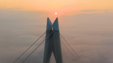 İstanbul&rsquo;da Yoğun Sis K&ouml;pr&uuml; G&ouml;zden Kayboldu