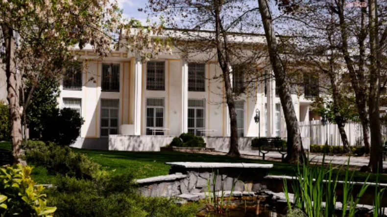 İsvi&ccedil;re, Tahran B&uuml;y&uuml;kel&ccedil;iliği'ni Kapatma Kararı Aldı