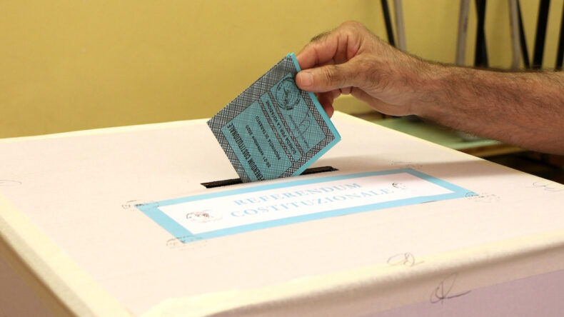 İtalya'da nefesler tutuldu: Yargı reform paketi i&ccedil;in sandığa gittiler