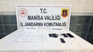Jandarma durdurdu, &uuml;zerlerinden binlerce kişinin verisi &ccedil;ıktı