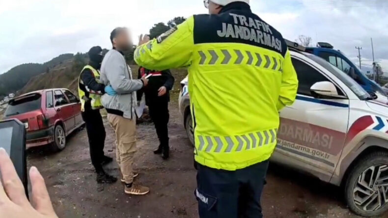 Jandarmadan Ka&ccedil;ıp D&ouml;nd&uuml;: Sana Kim Vurdu?