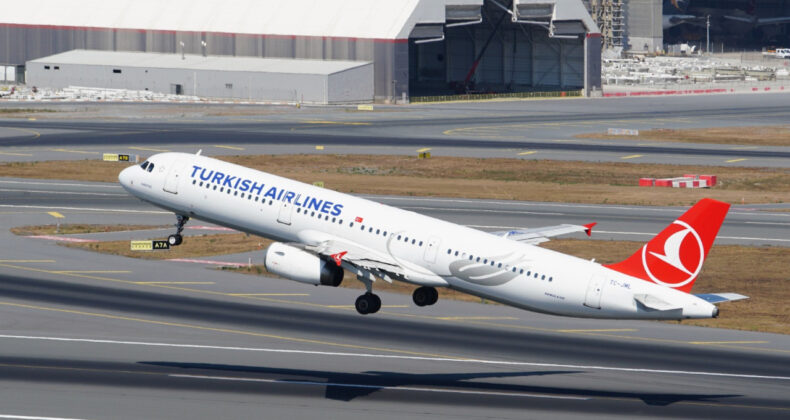 Jet yakıtı krizi havayolu sektörünü sarstı: Bilet fiyatları yükseliyor