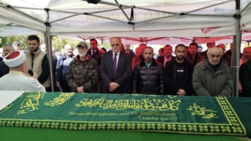 Kahvehanede D&uuml;şerek Başını Beton Zemine &Ccedil;arpan Kişi Hayatını Kaybetti