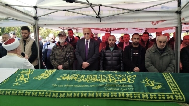 Kahvehanede D&uuml;şerek Başını Beton Zemine &Ccedil;arpan Kişi Hayatını Kaybetti