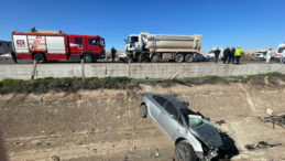 Kamyonla &ccedil;arpışıp u&ccedil;tuğu kanalda &ouml;ld&uuml;