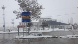 Kar Kalınlığı 15 Santimetreye Ulaştı: Yollar Kapandı