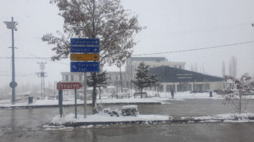 Kar Kalınlığı 15 Santimetreye Ulaştı: Yollar Kapandı