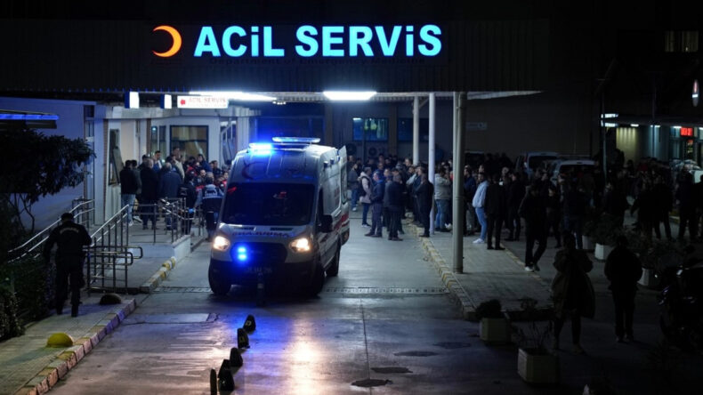 Kars'ta silahlı sopalı kavga: 2 yaralı