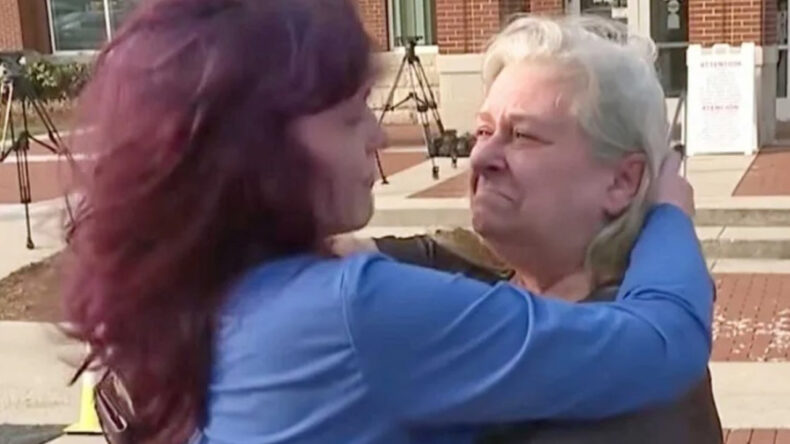 Kayıp anne, 24 yıl sonra kızıyla buluştu