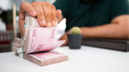 Kazaklar T&uuml;rkiye'de bir banka daha satın aldı