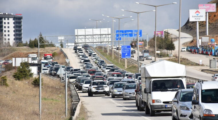 Kilit Kavşakta D&ouml;n&uuml;ş Yoğunluğu