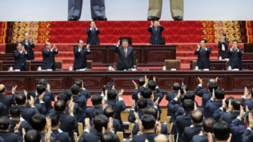 Kim Jong Un'dan d&uuml;nyaya n&uuml;kleer silah resti