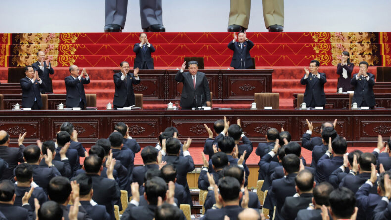 Kim Jong Un'dan d&uuml;nyaya n&uuml;kleer silah resti