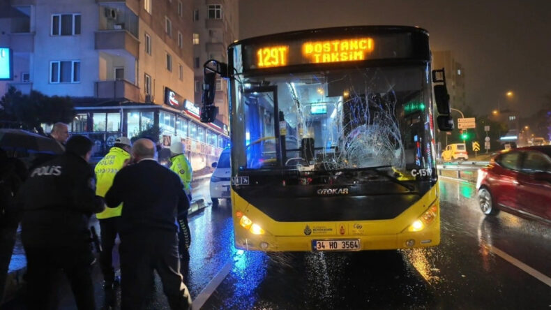 Kırmızı ışıkta yolun karşısına geçen yayaya İETT otobüsü çarptı