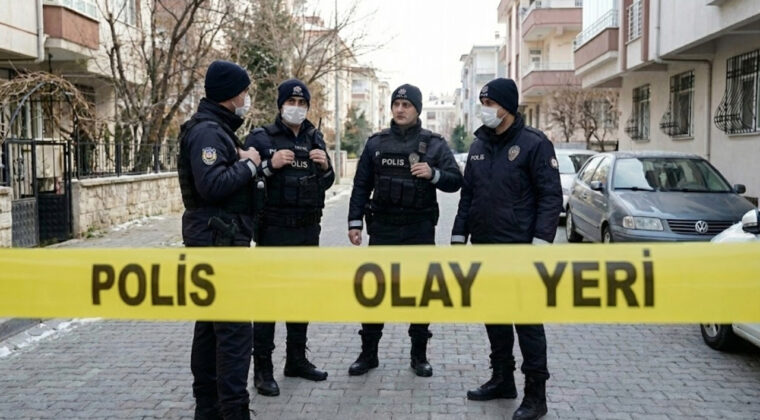 Kocasını Bı&ccedil;akla Katletti