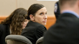 Kocasının &ouml;l&uuml;m&uuml; &uuml;zerine kitap yazan kadın, katil &ccedil;ıktı