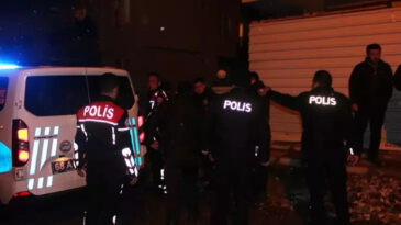 Komşular Arasında Tekme Tokat Kavga: 7 G&ouml;zaltı