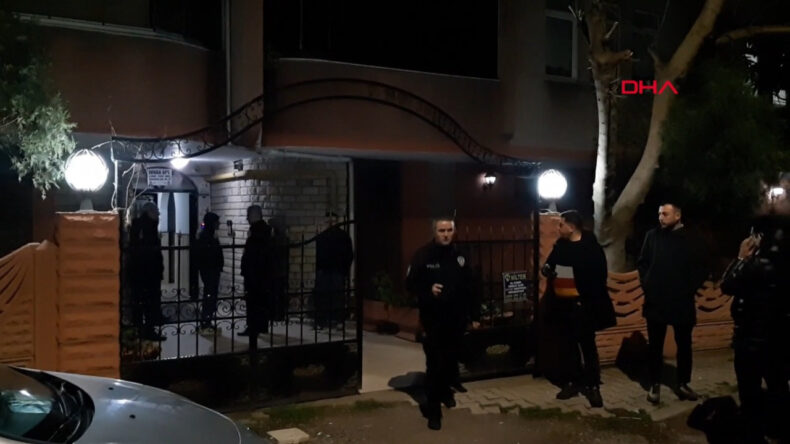 Komşusunun boğazını kesti, bilezikleri satarken yakalandı