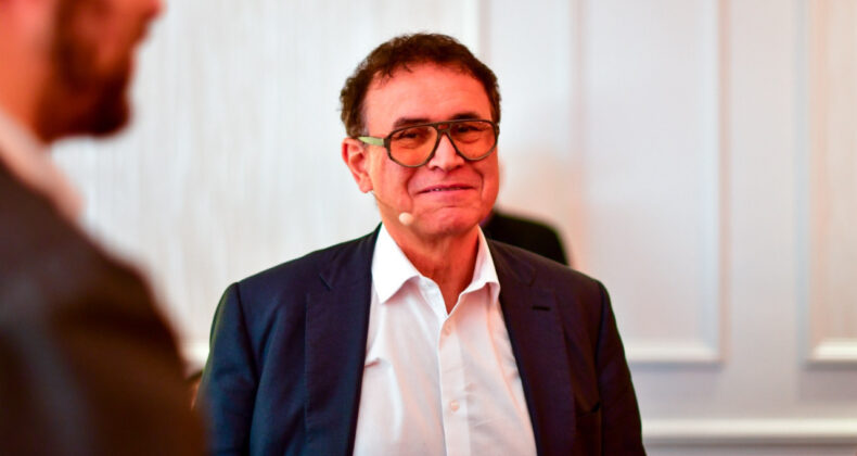 Kriz Kâhininden Korkutan Tahmin