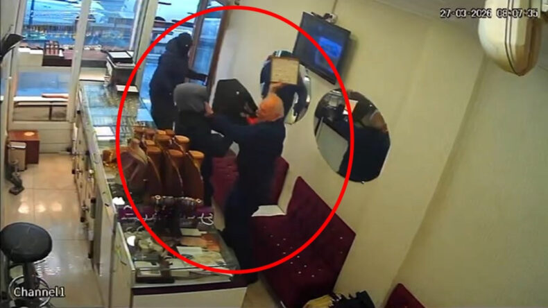 Kuyumcu soygunu kamerada: Bir kilo altını b&ouml;yle &ccedil;aldılar