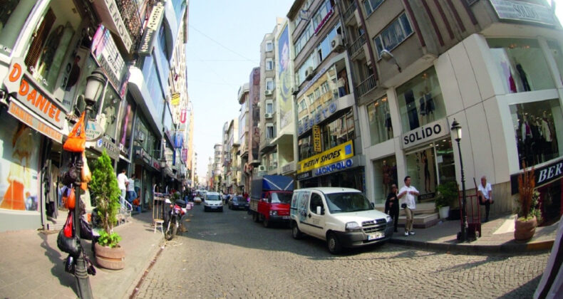 Laleli kepenk indiriyor