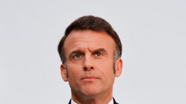 Macron, Fransız amiral gemisine hareket emri verdi