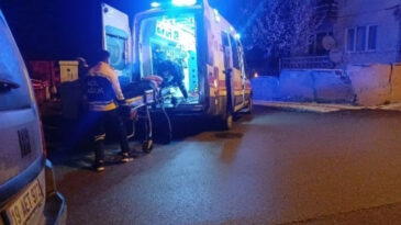 Mahalle Karıştı: Komşular Arasında Bı&ccedil;aklı ve Sopalı Kavga, 6 Yaralı