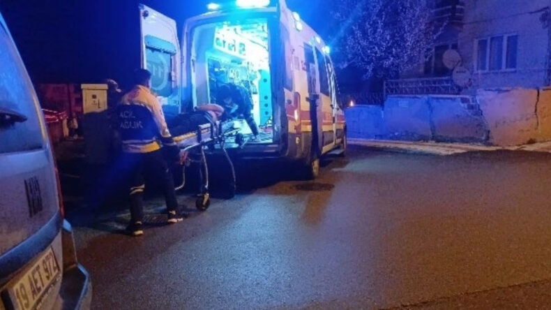 Mahalle Karıştı: Komşular Arasında Bıçaklı ve Sopalı Kavga, 6 Yaralı