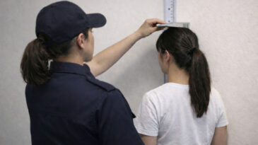 Mahkeme, boyu kısa &ouml;l&ccedil;&uuml;len polis adayının elenme kararını iptal etti