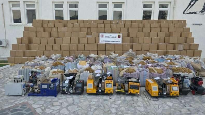 Manisa&rsquo;da ka&ccedil;ak t&uuml;t&uuml;n operasyonu: Tonlarca t&uuml;t&uuml;n ve milyonlarca makaron ele ge&ccedil;irildi